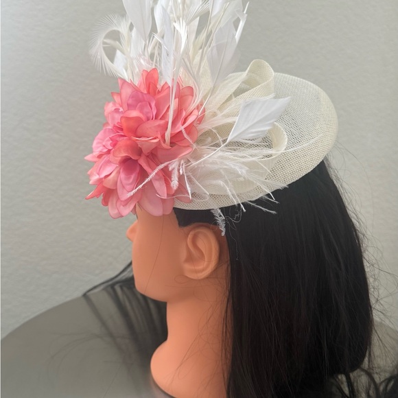 Elegant Pink and White Feather Fascinator - Picture 3 of 3